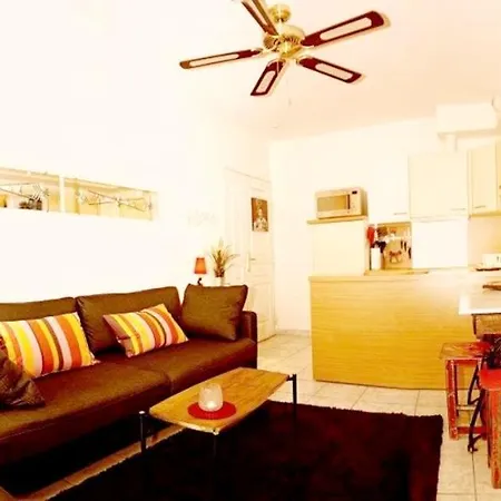 De 2 Chambres Avec Terrasse Amenagee Et Wifi A A 1 Km De La Plage Apartman *