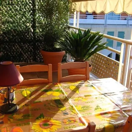 Apartman De 2 Chambres Avec Terrasse Amenagee Et Wifi A A 1 Km De La Plage *