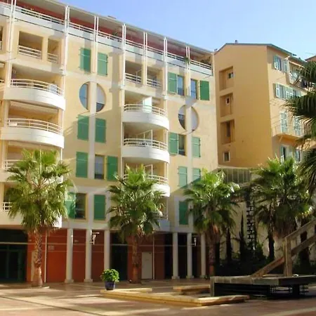 De 2 Chambres Avec Terrasse Amenagee Et Wifi A A 1 Km De La Plage * Nice